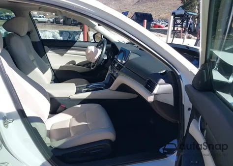 2019 Honda Accord Hybrid Touring из США, поврежденный, VIN 1HGCV3F90KA018535